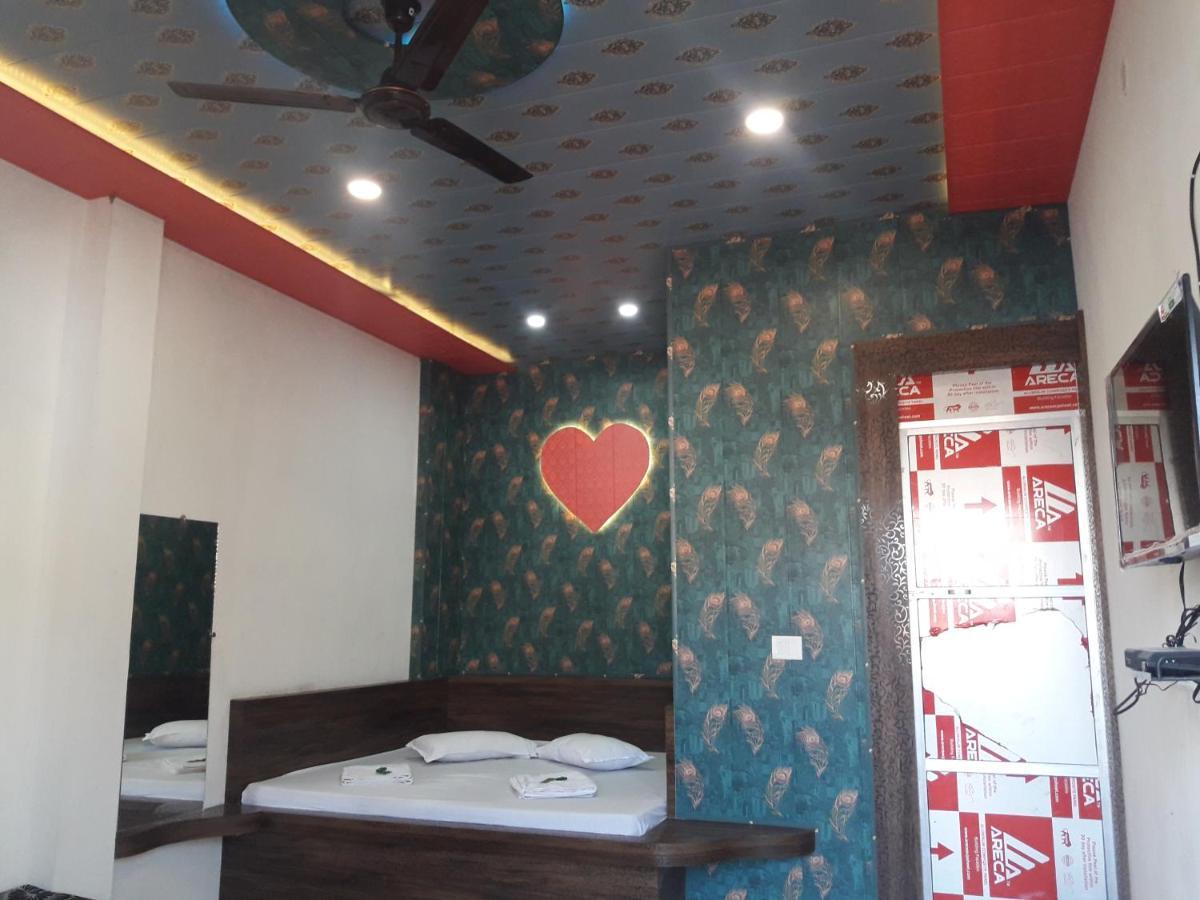Rajvihar Hotel Pachmarhi Bagian luar foto