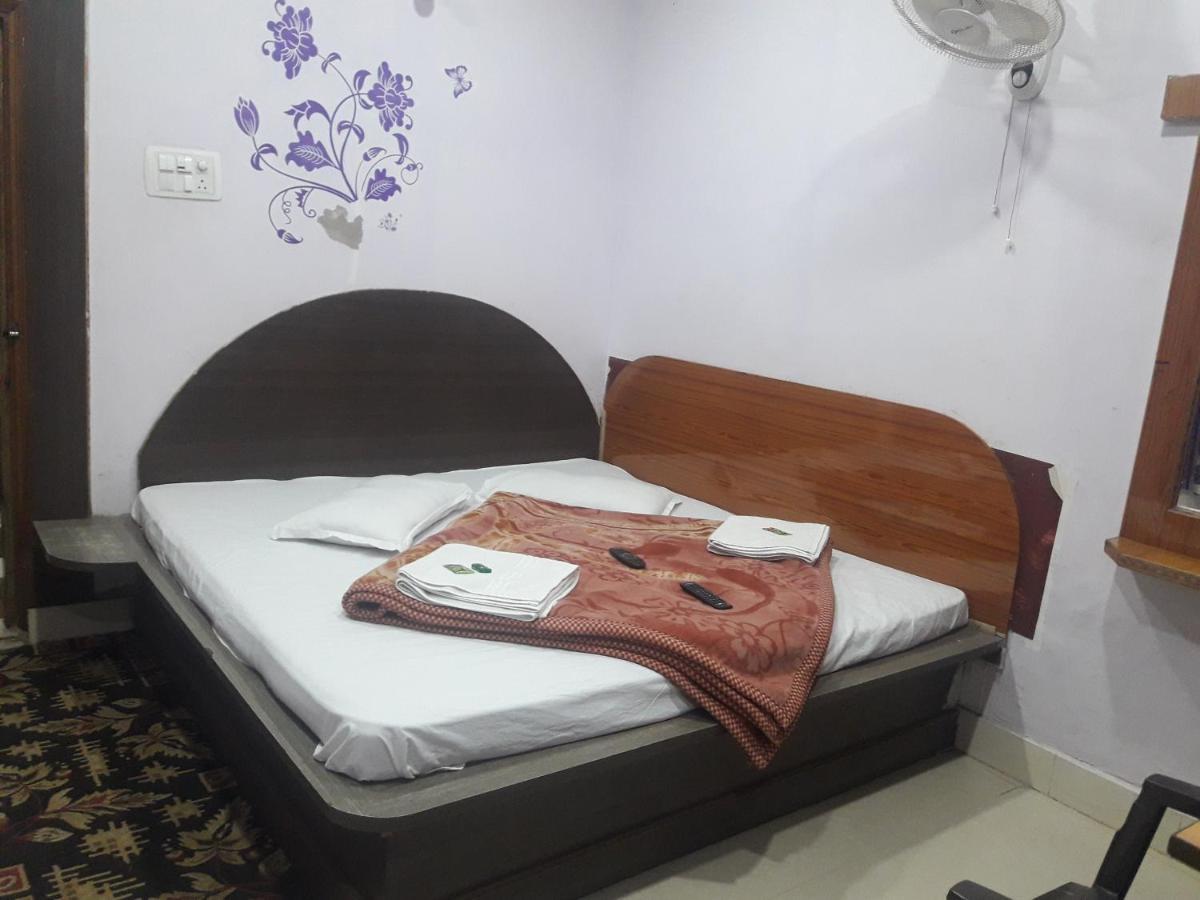 Rajvihar Hotel Pachmarhi Bagian luar foto