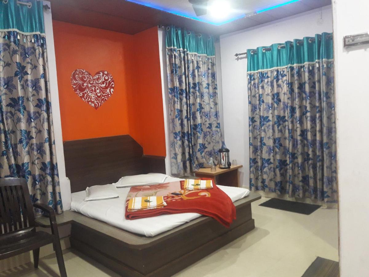Rajvihar Hotel Pachmarhi Bagian luar foto