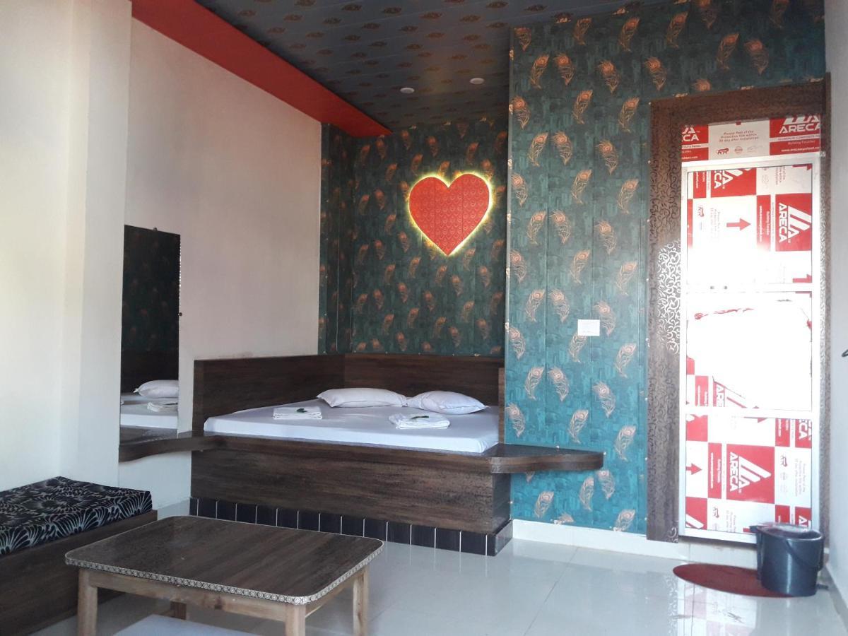 Rajvihar Hotel Pachmarhi Bagian luar foto