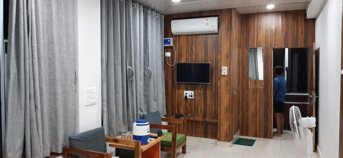 Rajvihar Hotel Pachmarhi Bagian luar foto