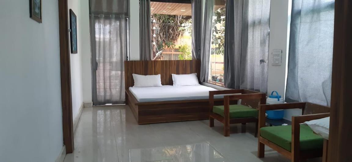 Rajvihar Hotel Pachmarhi Bagian luar foto