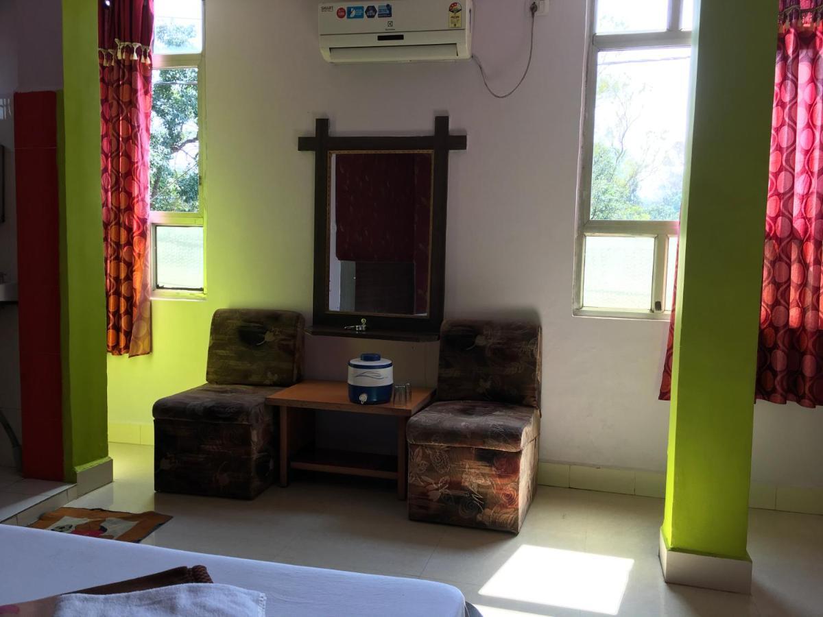 Rajvihar Hotel Pachmarhi Bagian luar foto